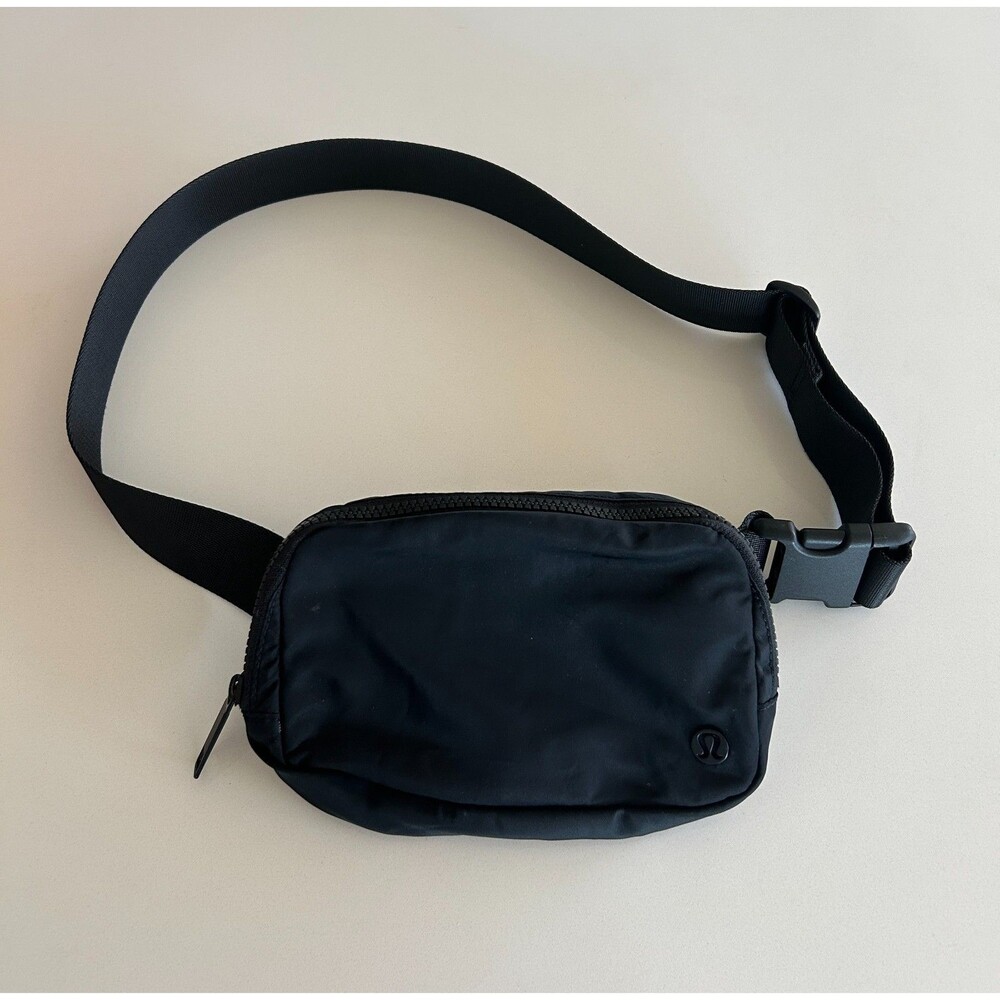 Lululemon Everywhere Belt Bag 1L - Black